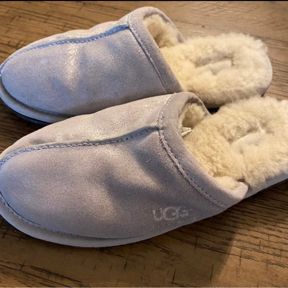Silver Ugg slipper size 6 - Picture 3 of 6